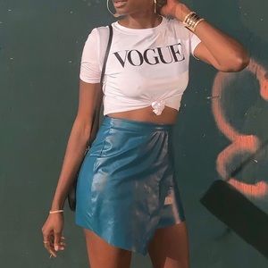 Trendy VOGUE logo crop tie top